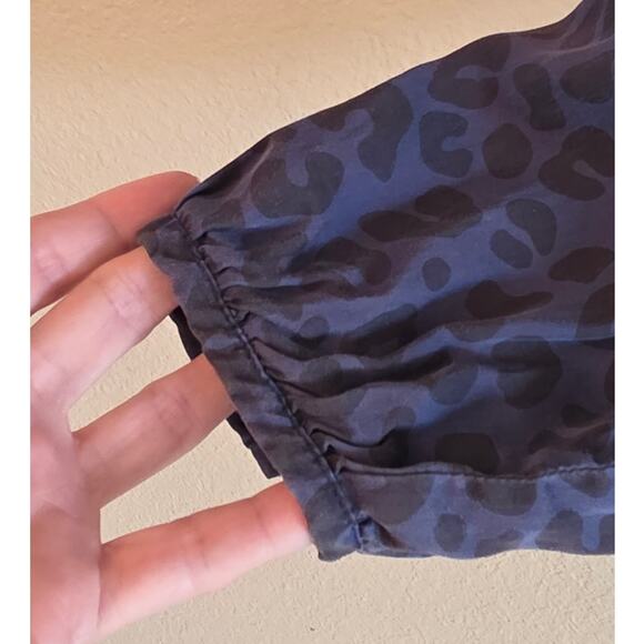 Marine Layer Women's Blue Leopard Ruffle Blouse SZ Medium - Picture 5 of 8